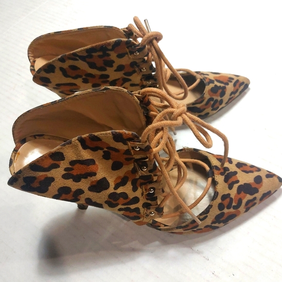 Breckelles Animal Print Woman's Pointed Toe Slip-on Heels Size 8.5M - Picture 1 of 13